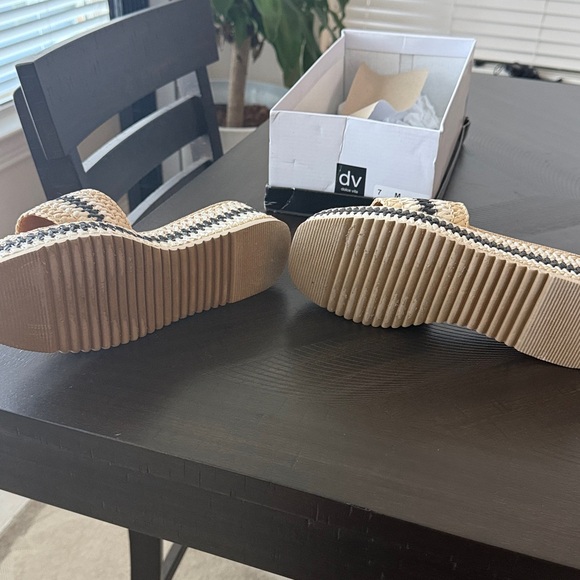 DV by Dolce Vita Natural Woven Platform Slide Mules with Black Trim - Picture 3 of 4